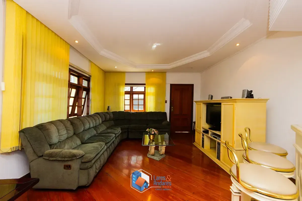 Imagem Casa para venda em Parque São Domingos com 3 quartos, sendo 1 suíte, 212m²