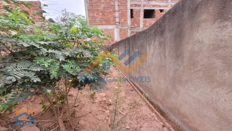 Imagem Casa com Lote grande no Bairro Veneza - Ipatinga