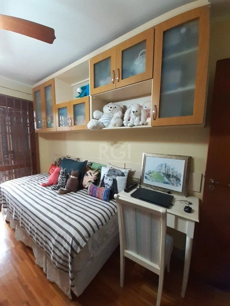 Imagem Casa 3 dormitórios, 2 suítes, 4 vagas, 257,52 m² de área privativa, no Bairro Ipanema