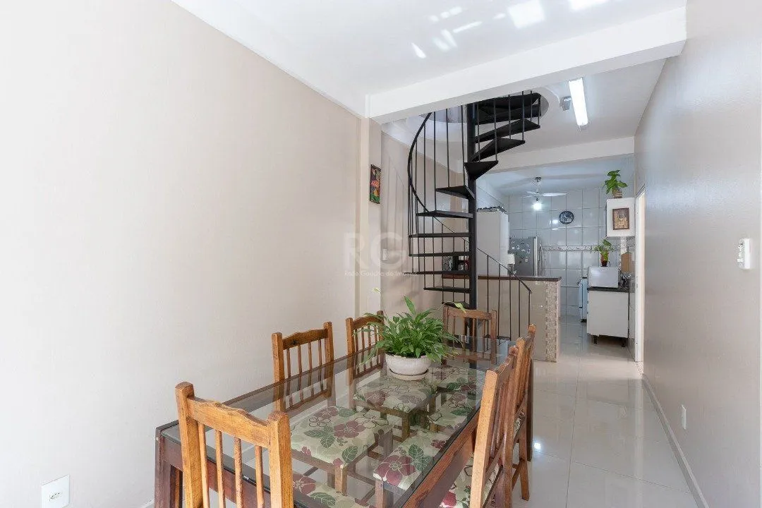 Imagem Sobrado para Venda - 150m², 3 dormitórios, sendo 1 suites, 1 vaga - Morro Santana