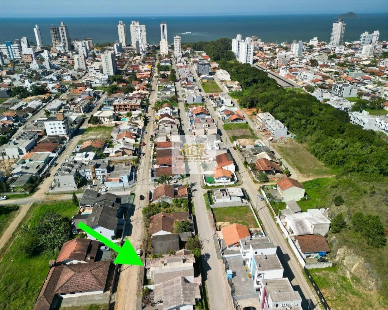 Imagem Casa com 3 quartos e 261 m² à venda em Piçarras
