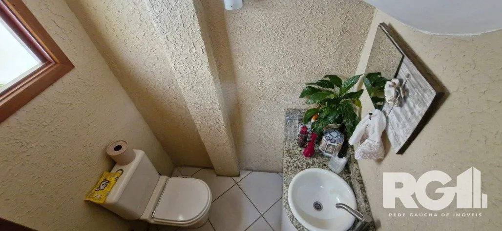 Imagem Sobrado com três dormitórios no Condoínio Residência Jardim Verde Ipanema.