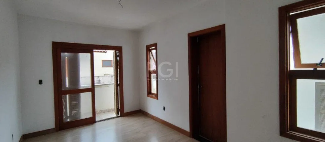 Imagem Casa para Venda com 3 dormitórios, sendo 1 suites e 2 vagas no bairro Tristeza