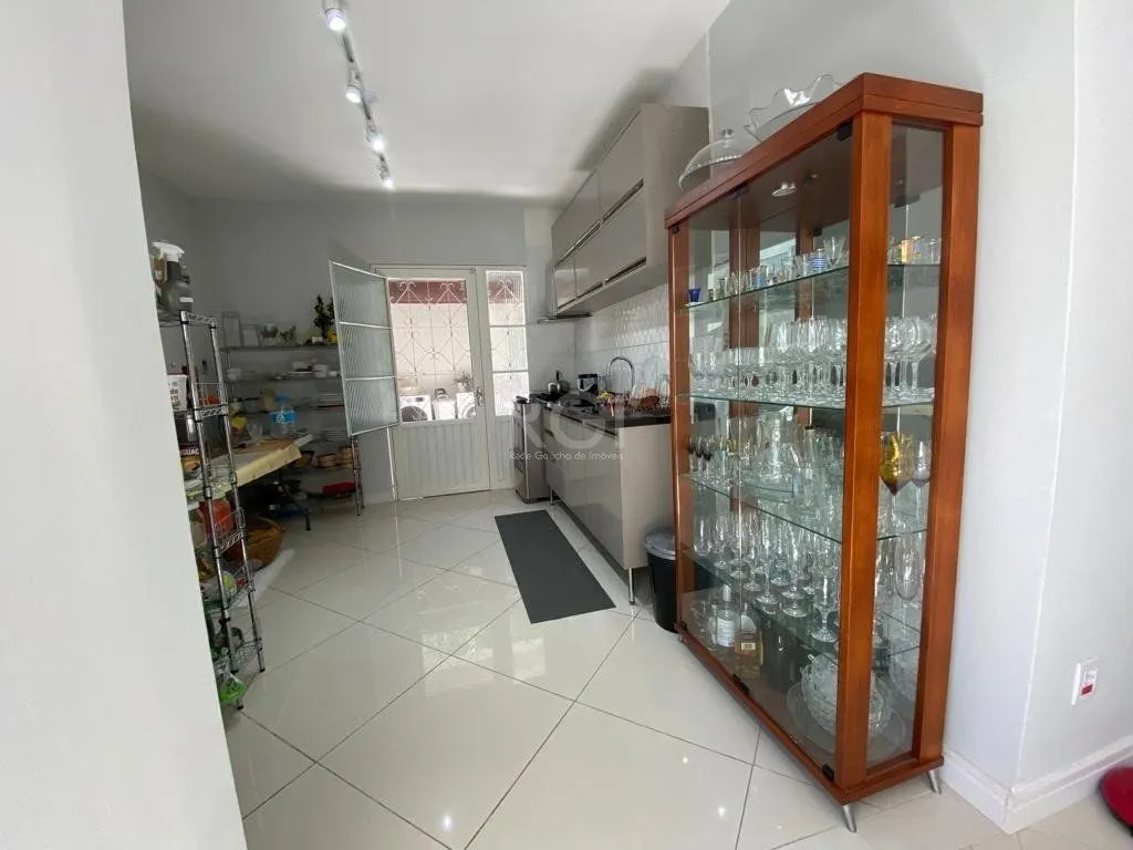 Imagem casa - 4 dormitórios - 3 vagas - 170 m² - Menino Deus