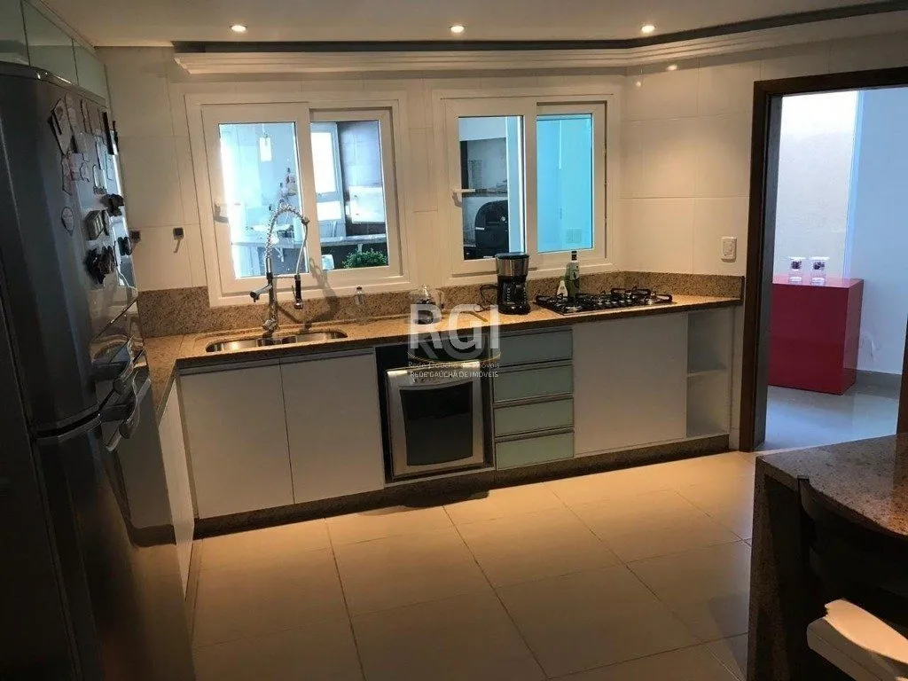 Imagem Casa para Venda - 319.25m², 6 dormitórios, sendo 4 suites, 3 vagas - Jardim Floresta