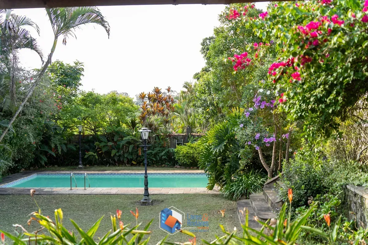 Foto do imóvel Sobrado para venda em Jardim Riviera com 5 quartos, sendo 1 suíte, 255m² em Rua Paulo da Costa Leite