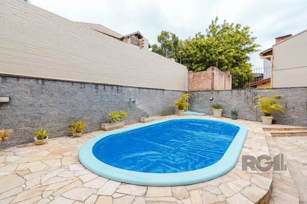 Imagem Casa com 4 dormitórios no bairro Morro Santana