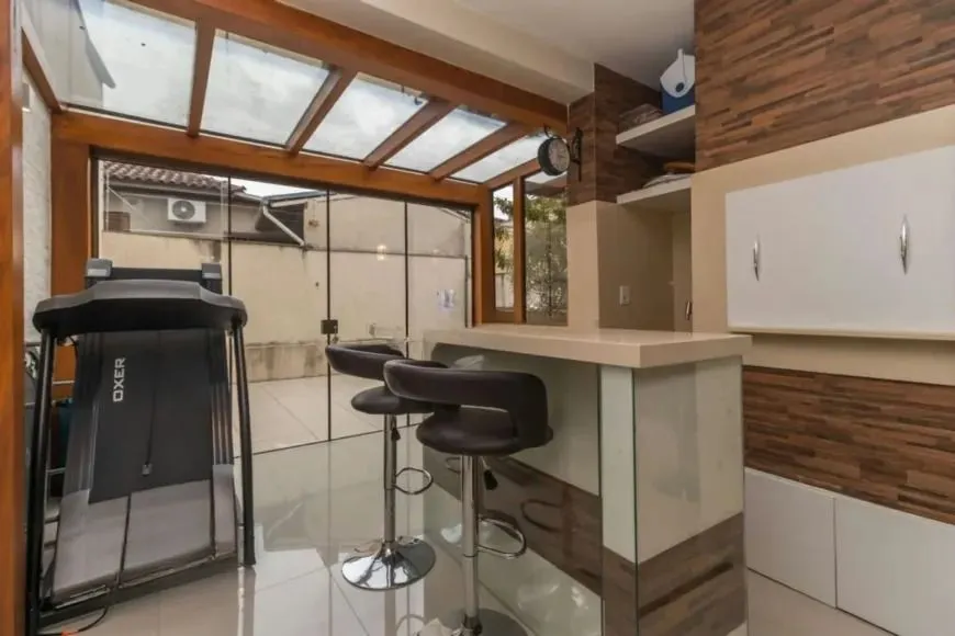 Imagem Casa Seminova 3 Dorm com Pátio e 4 Vagas no Jardim Planalto