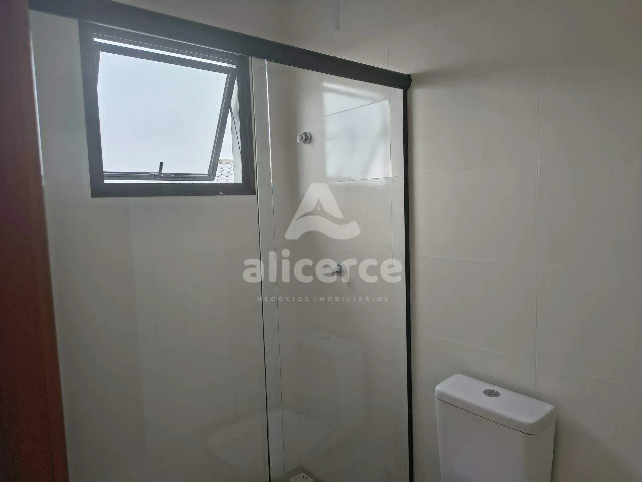Imagem Casa à venda com 3 quartos 1 suíte, 90m² em Lisboa III São José