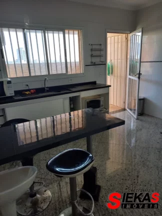 Imagem Excelente oportunidade! Casa em condomínio à venda na Vila Matilde, São Paulo-SP, com 3 quartos, 1 suíte, 2 banheiros, 4 vagas de garagem e 198m².