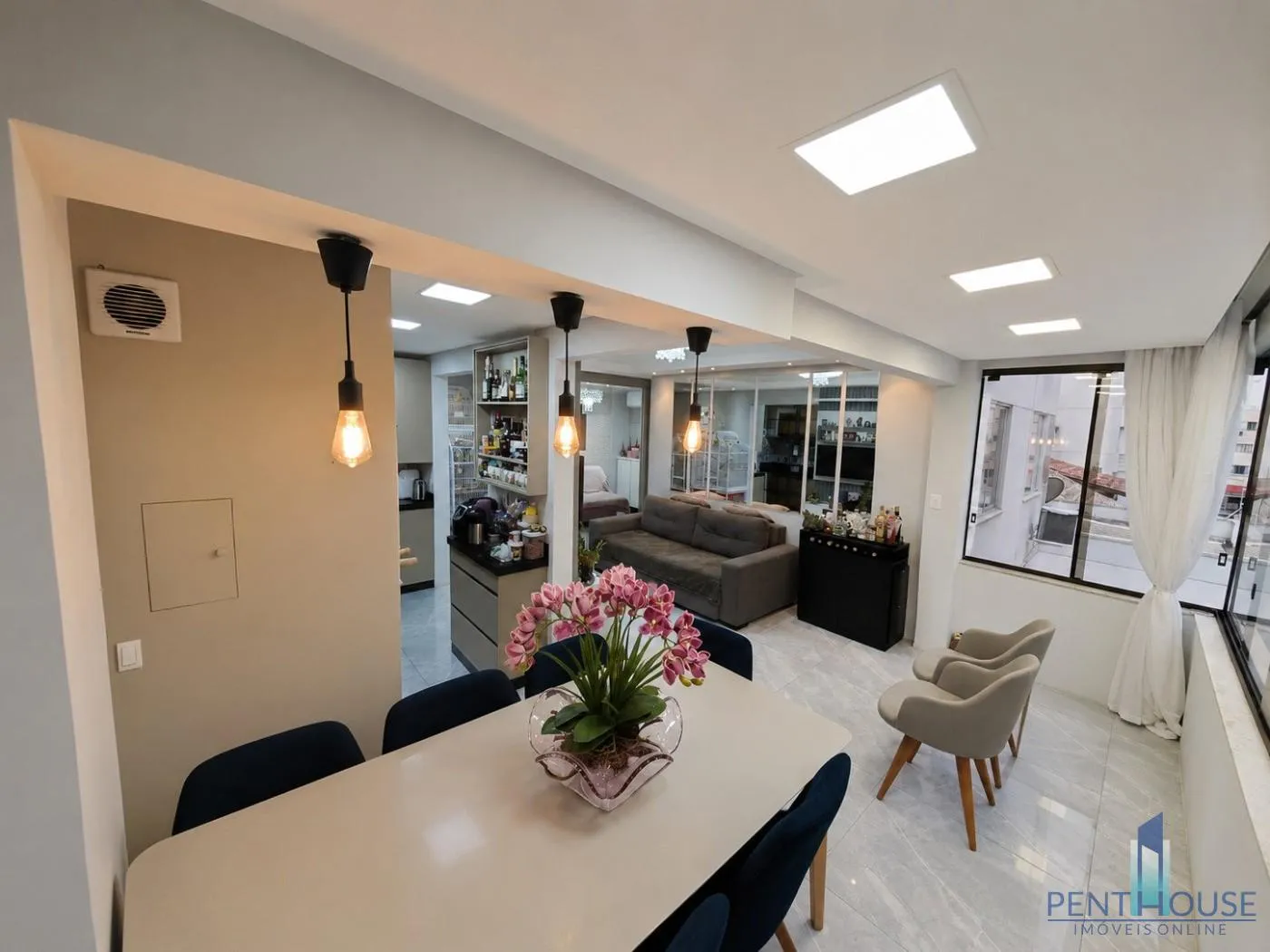 Imagem Apartamento Zona Central para Venda em Balneário Camboriú, CENTRO, 2 dormitórios, 1 suíte, 2 banheiros, 1 vaga
