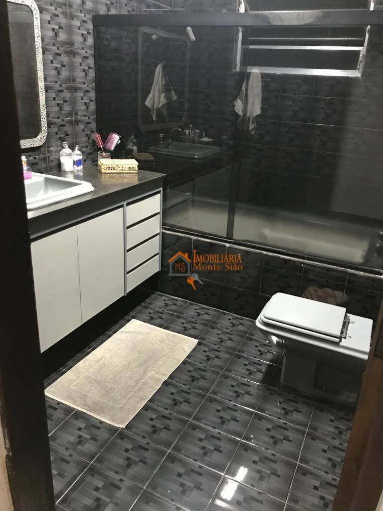 Imagem Sobrado com 6 dormitórios à venda, 257 m² por R$ 720.000,00 - Jardim Santa Clara - Guarulhos/SP