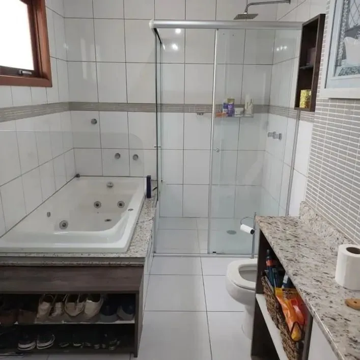 Imagem Sobrado com 3 dormitórios, terraço e espaço gourmet no São Sebastião - POA