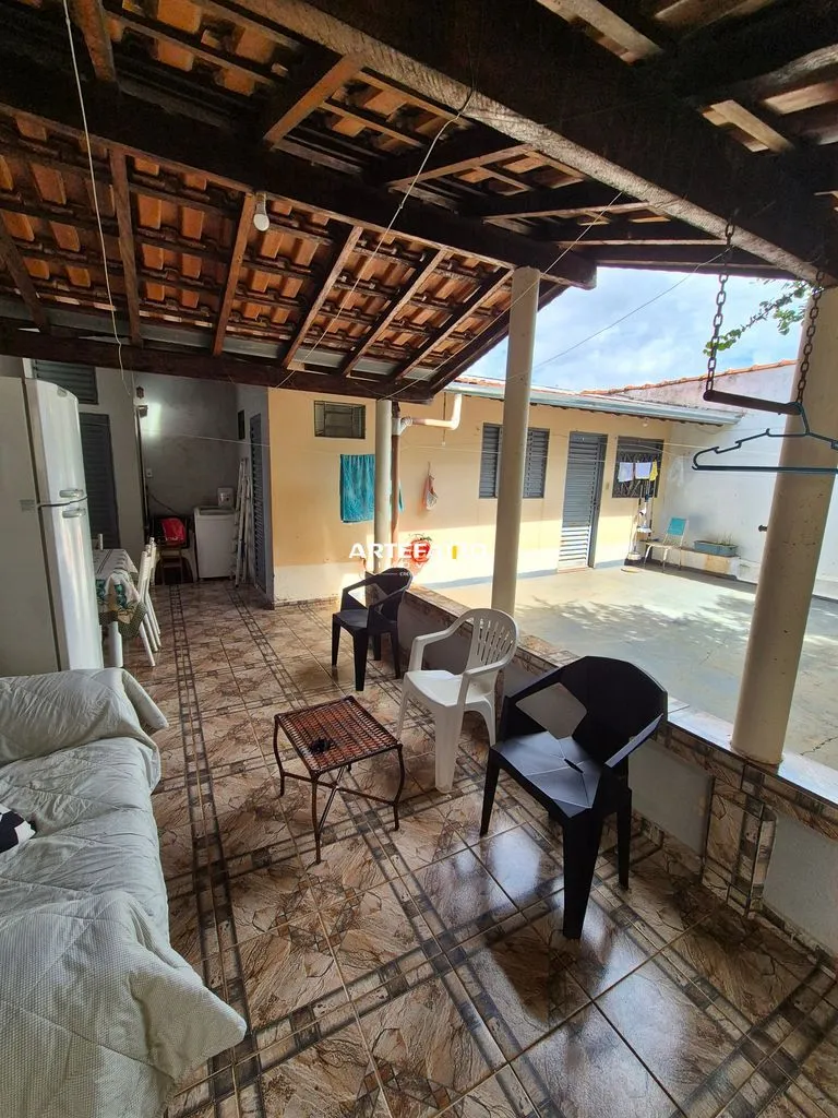 Imagem Casa com 3 dormitórios no bairro Santa Terezinha