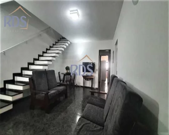 Foto do imóvel Vende um excelente sobrado de 216m² em ótima localização em Rua Antônio Amirabile