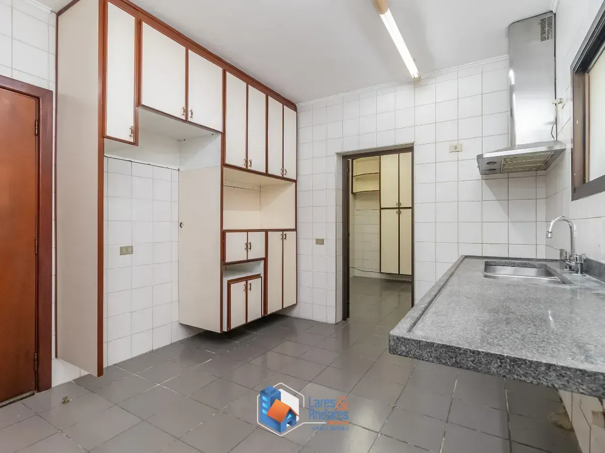 Imagem Casa no condomínio Villa Das Flores para venda com 3 quartos, sendo 3 suítes, 468m²