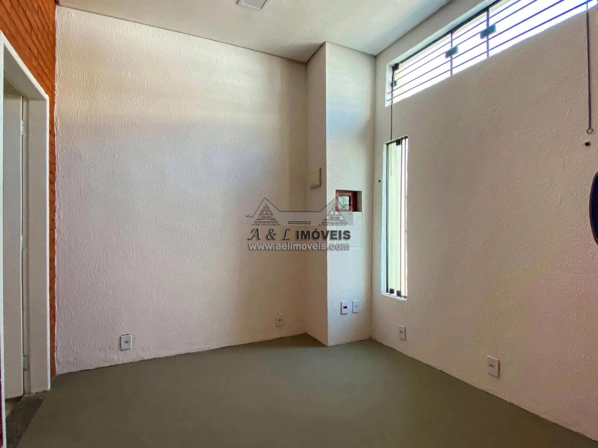 Imagem Ponto comercial à venda em Taubaté - Localizado no centro comercial