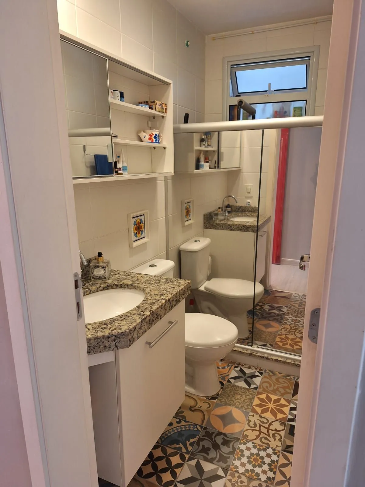 Imagem Apartamento de três quartos, suíte e uma vaga de garagem em condomínio com infra