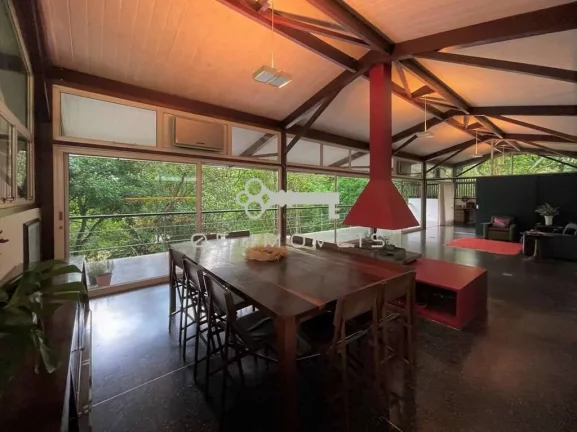 Imagem Cond. dos Arquitetos - Contemporânea e despojada! Uma casa única!
