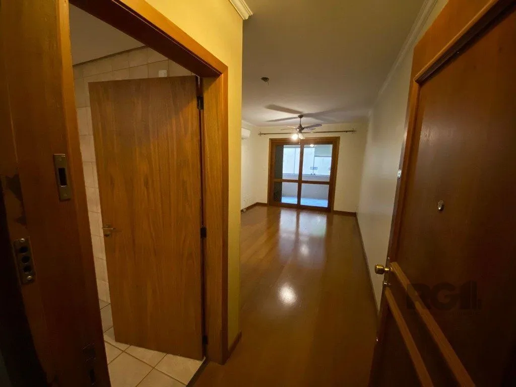 Imagem Amplo apartamento de 2 dormitórios no Petrópolis