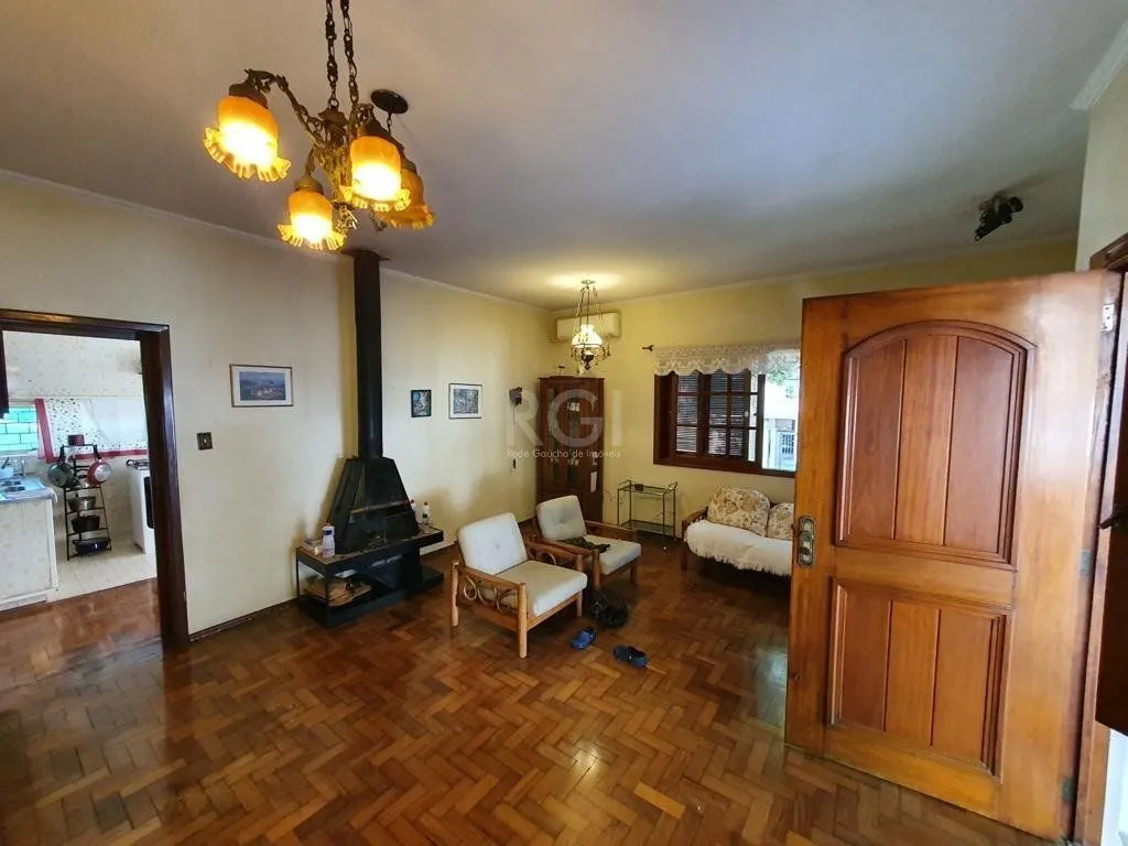Imagem Casa para Venda - 250m², 4 dormitórios, sendo 1 suites, 4 vagas - Centro