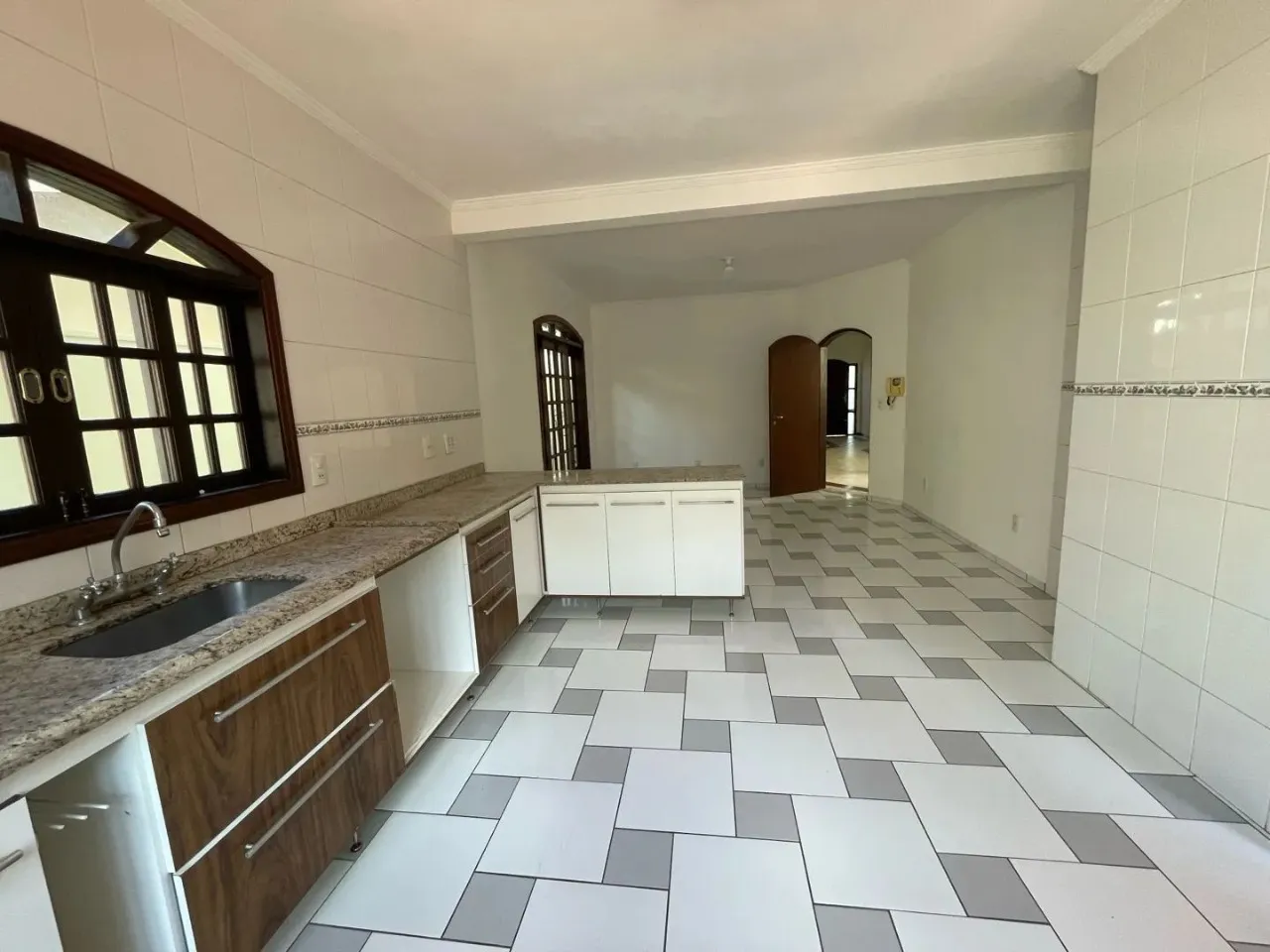 Imagem Casa para locação em Sorocaba-SP, Jardim Pagliato: 4 quartos, 2 suítes, 3 salas, 5 banheiros, 4 vagas, 460m²!