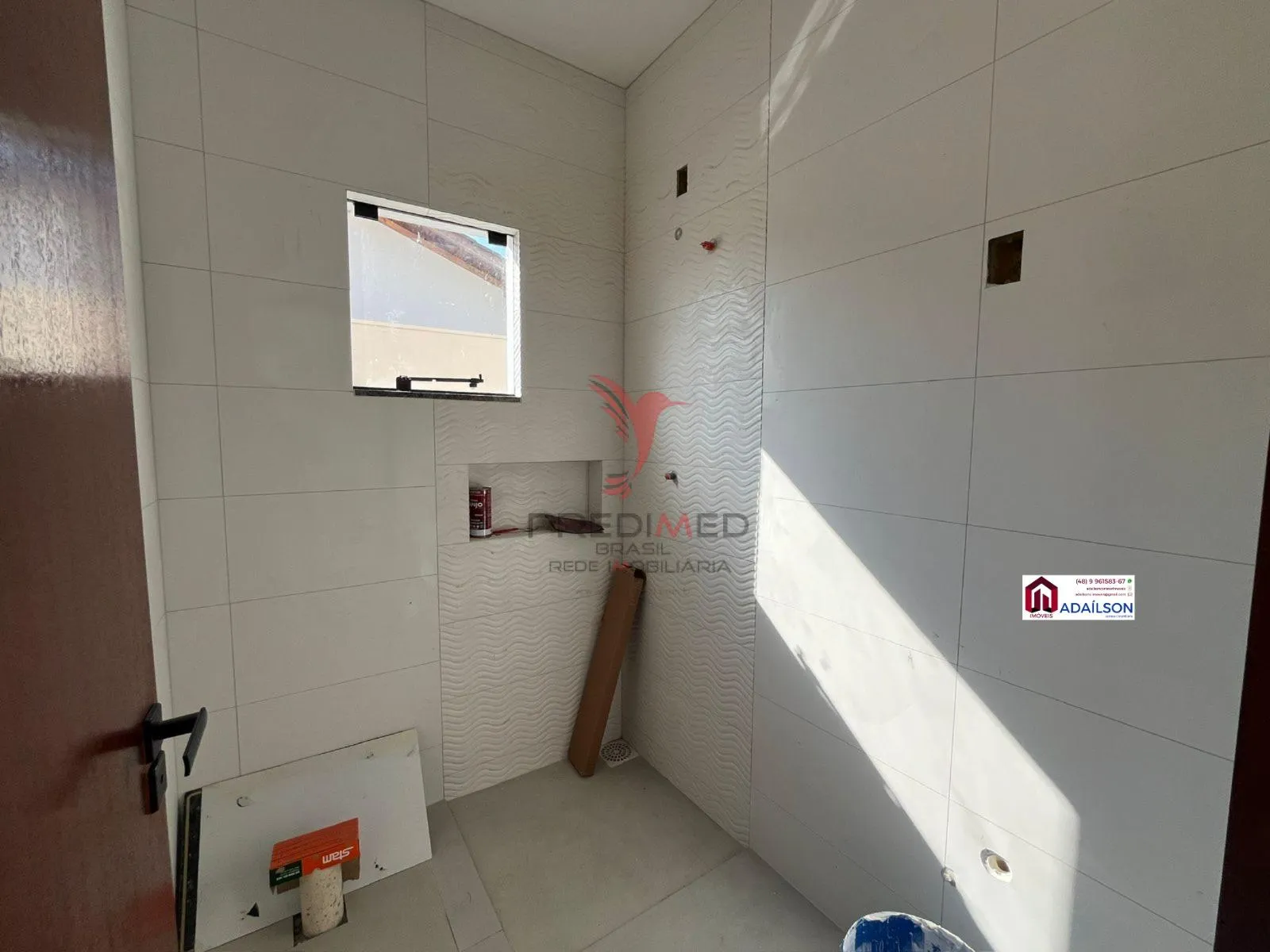 Imagem CASA COM UM SUÍTE TERRENO DE ESQUINA - AMPLO ESPAÇO MUITO BEM LOCALIZADA