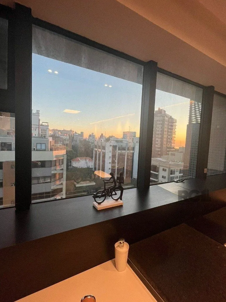 Imagem Prestígio e Conforto: Sala Comercial c/ Vaga no Moinhos de Vento
