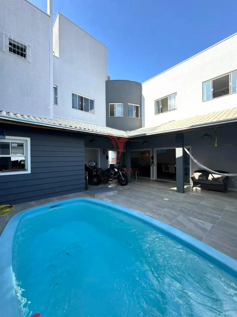 Imagem Refúgio de Conforto e Lazer: Ampla Casa com Piscinas e 3 Quartos no Bairro São João