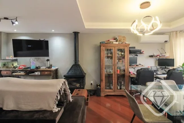 Imagem Casa em condomínio com vista, lareira e piscina - tranquilidade e privacidade na zona sul

A Brilha...