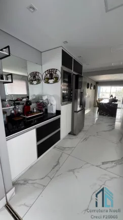 Imagem Casa em condomínio 100% Mobiliada, decorada, 04 quartos c/suítes, no Abranches em Curitiba PR