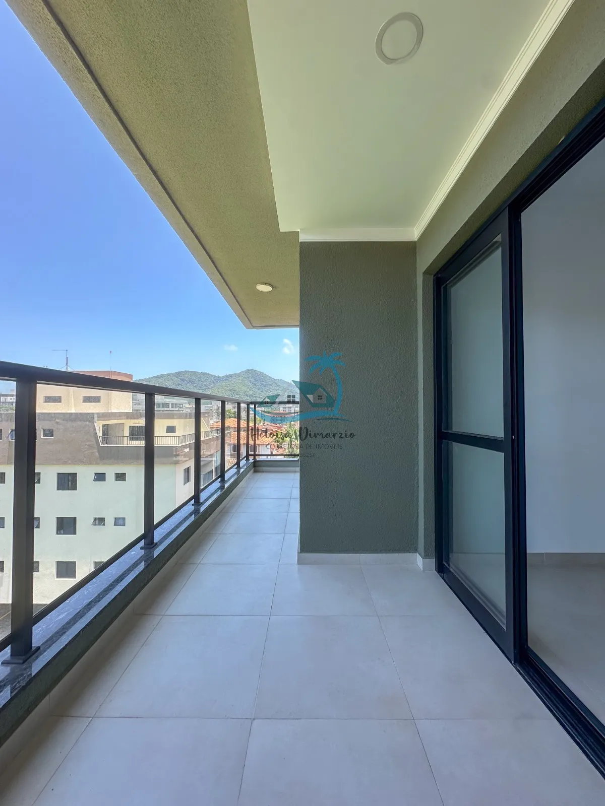 Imagem Excelente apartamento novo a venda à 250 metros da orla de Itaguá em Ubatuba.