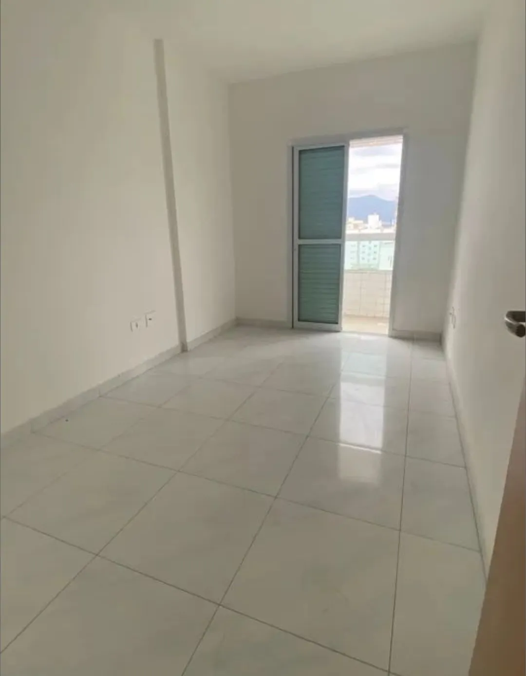 Imagem Espaçoso Apartamento na Praia Grande - AVIAÇÃO - NOVO
