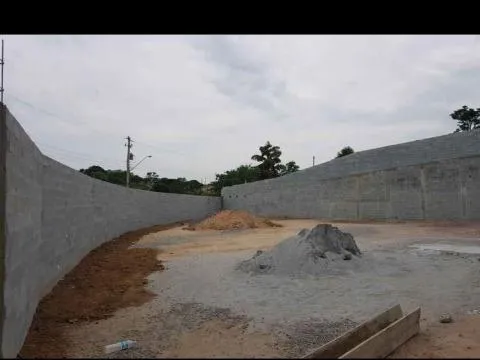 Imagem VENDA DE TERRENO NA CHÁCARA GUANABARA, EM GUARAREMA/SP, com área total de 580m² e terreno murado. ÓTIMA OPORTUNIDADE DE INVESTIMENTO! CONSULTE-NOS.