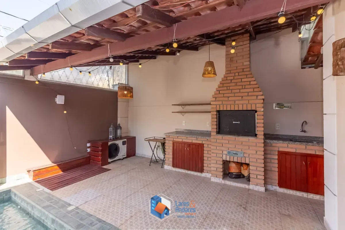 Imagem Casa no condomínio Condomínio Stephanie para venda com 5 quartos, sendo 3 suítes, 315m²