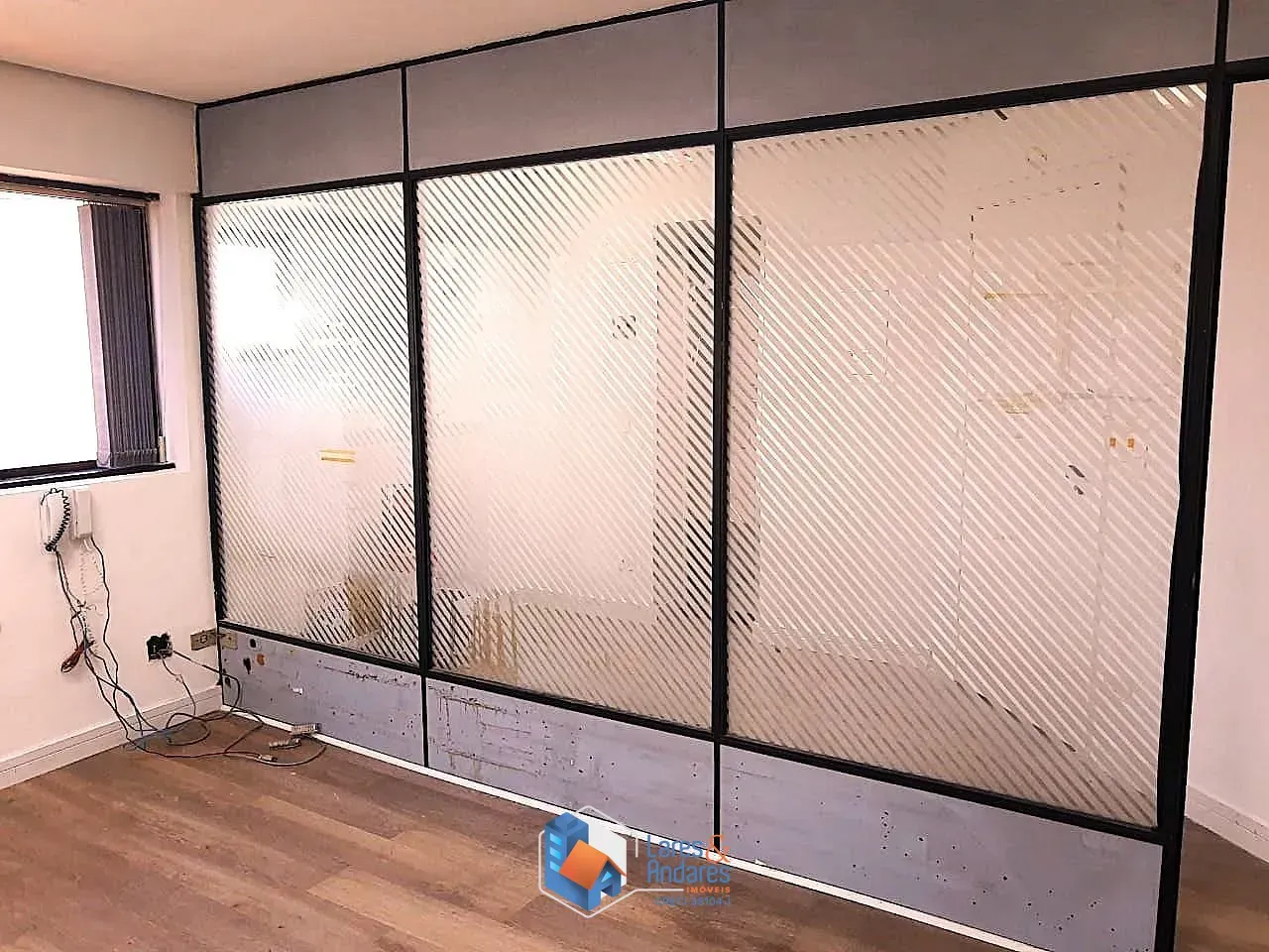 Imagem SALA À VENDA COM 47 M², NO 13º ANDAR, C/2 WC E 1 VG C/ MANOBRISTA - PERDIZES - SP