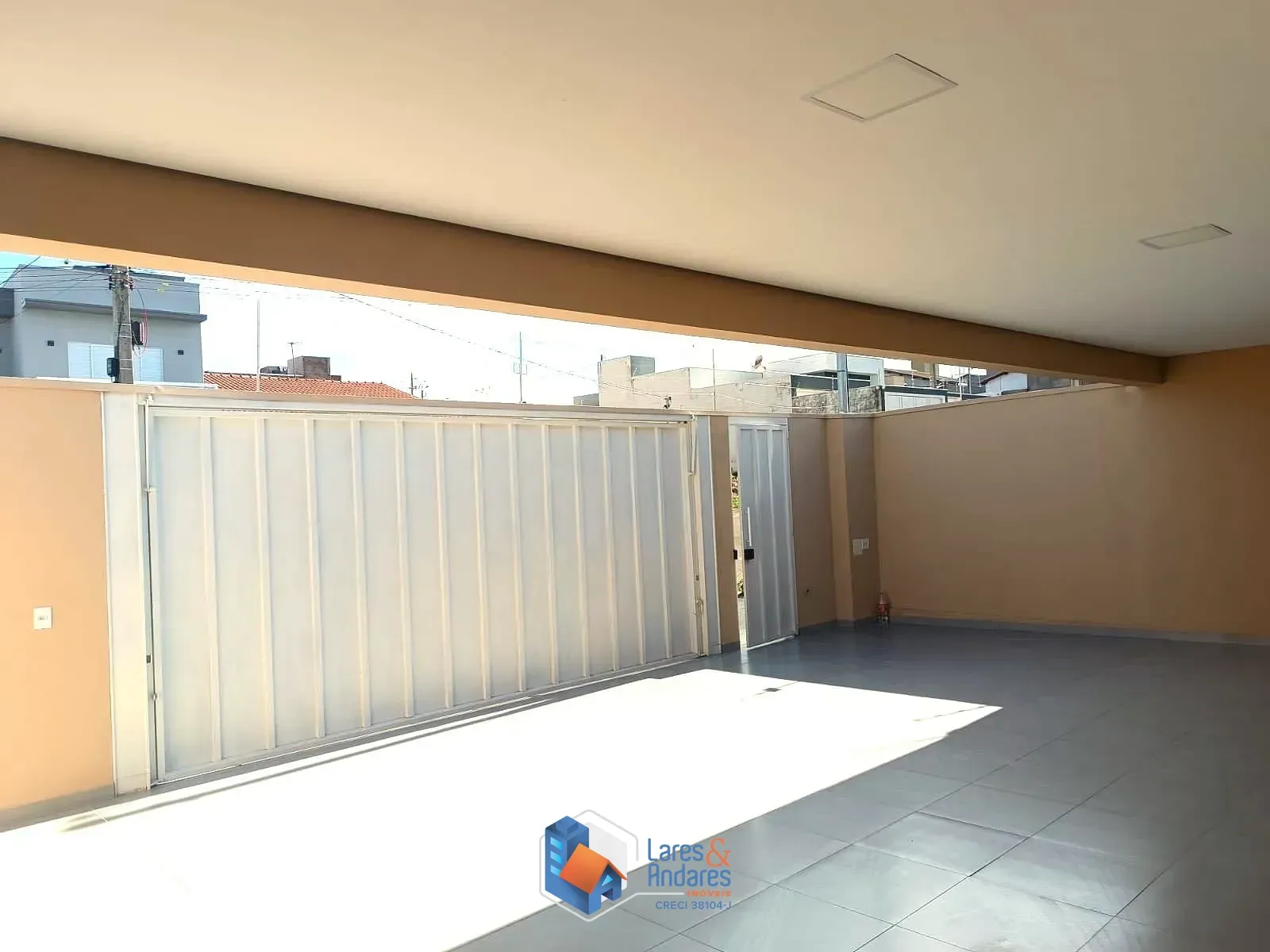 Imagem CASA À VENDA, COM 190M² 3 DORMS (1 SUÍTE) 5 VAGAS, PISCINA, CHURRASQUEIRA - RESIDENCIAL CALIFÓRNIA GARDEN, SÃO SEBASTIÃO DO PARAÍSO, MG