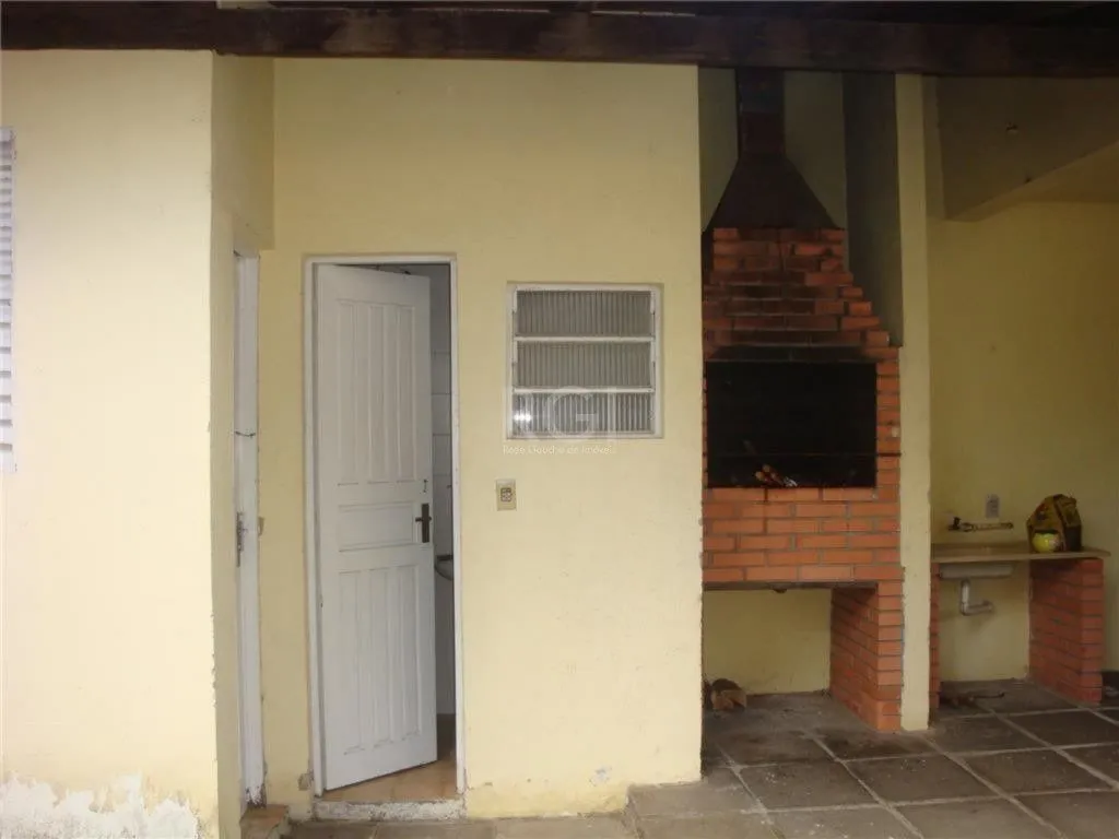 Imagem Casa para Venda - 240m², 4 dormitórios, sendo 1 suites, 4 vagas - Nonoai