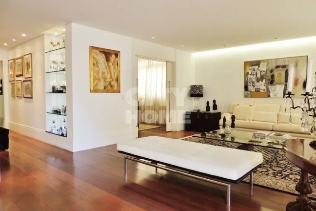 Imagem Apartamento de 346m² com ambientes amplos, e agradável varanda. Reformado com luxo e requinte. Sã...