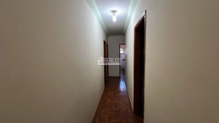 Imagem Casa para alugar no bairro Irmãos Soares, em Uberaba - 4 dormitórios e área de lazer!