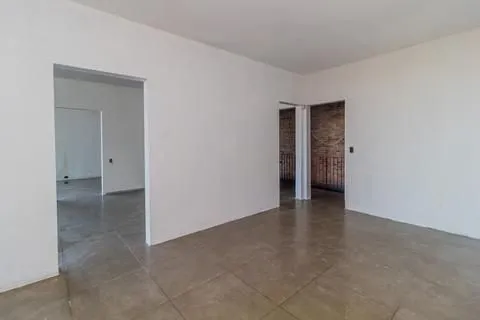 Imagem Oportunidade Única: Casa para Fins Residencial ou Comercial em Local Estratégico!