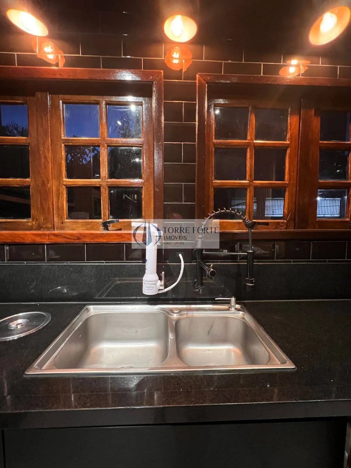 Imagem Linda casa estilo sobrado com 3 dormitórios e 3 vagas na Vila Salete