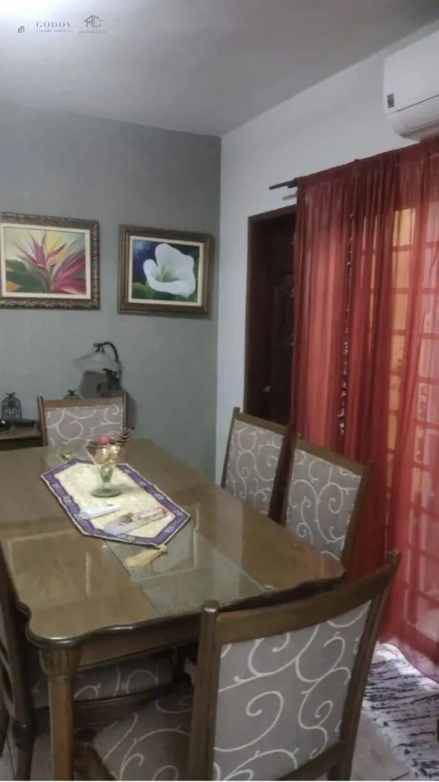 Imagem Sobrado com 4 Dormitórios, Suítes com Closet e Piscina.