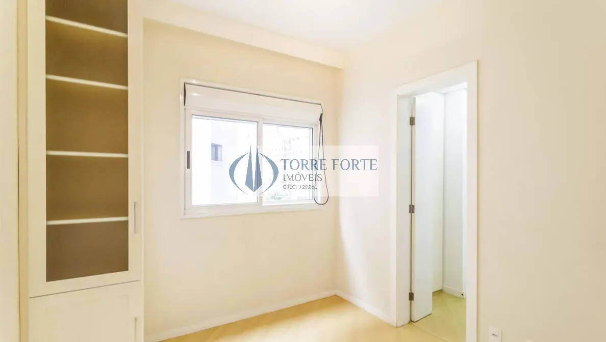 Imagem Lindo apartamento com 3 dormitórios, 2 vagas e varanda em Moema