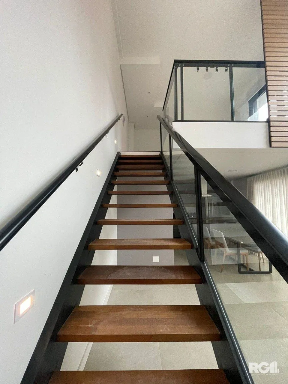 Imagem APARTAMENTO 1 DORMITÓRIO A VENDA DUPLEX, COM 2 VAGAS