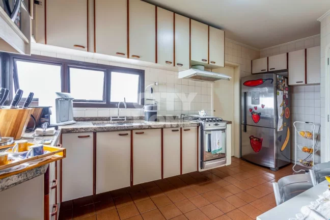 Imagem Apartamento de 127m², Alto de Pinheiros, com quatro dormitórios, sendo duas suítes, hall, lavabo,...