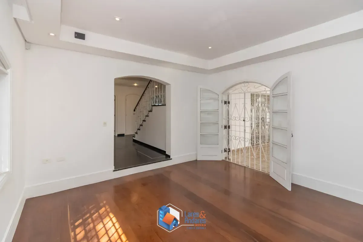 Imagem Casa para venda em Vila Morumbi com 4 quartos, sendo 2 suítes, 374m²