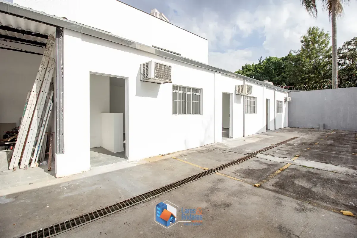 Imagem Casa comercial para venda em Jardim Hípico, 582m²