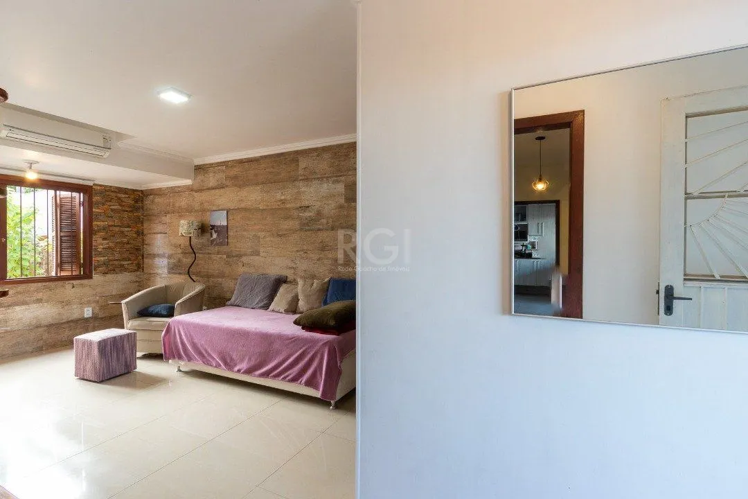 Imagem Casa para Venda - 300m², 5 dormitórios, 2 vagas - Cavalhada