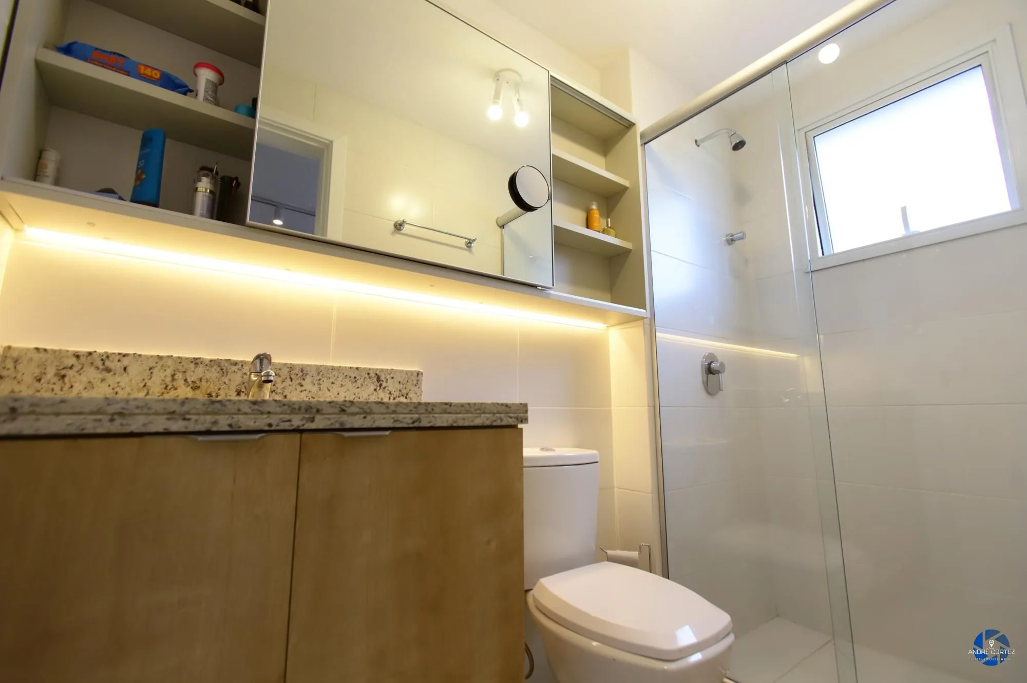 Imagem Apartamento 1 dormitório, 54 metros privativos semi mobiliado, elevadores